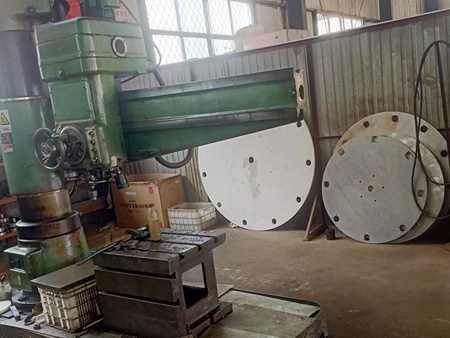 水簾吸粉修坯機(jī)車間展示